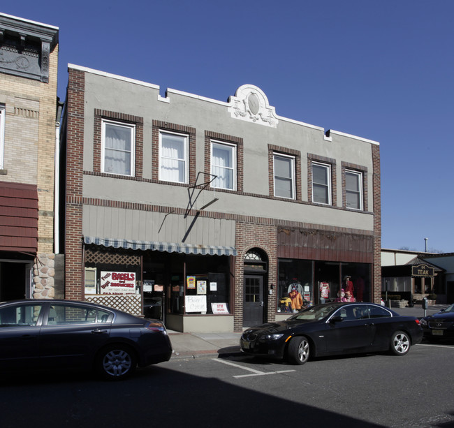 70-72 Monmouth St in Red Bank, NJ - Foto de edificio - Building Photo