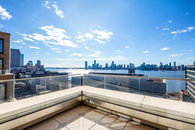 110 Charlton St in New York, NY - Building Photo - Building Photo