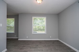 The Retreat at Lakeside Apartments in Jackson, MS - Building Photo - Interior Photo