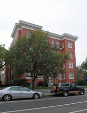 R Street Apartments in Washington, DC - Building Photo - Building Photo