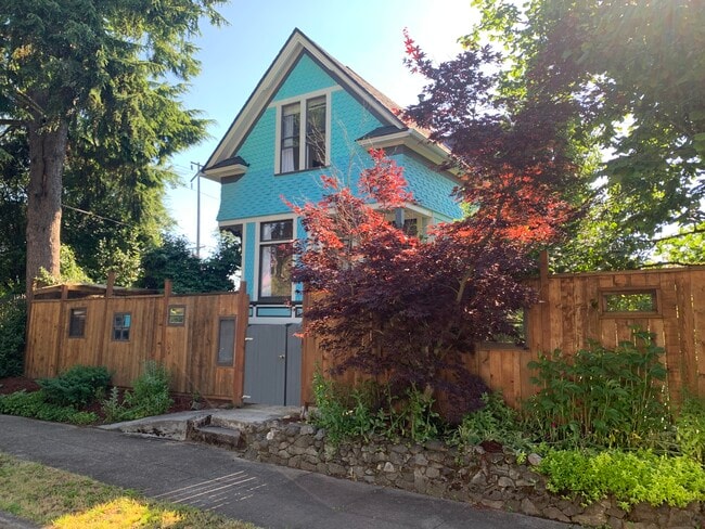 property at 4214 N Albina Ave