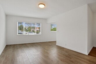 10900 Santa Monica Blvd, Unit 01 in Los Angeles, CA - Building Photo - Building Photo