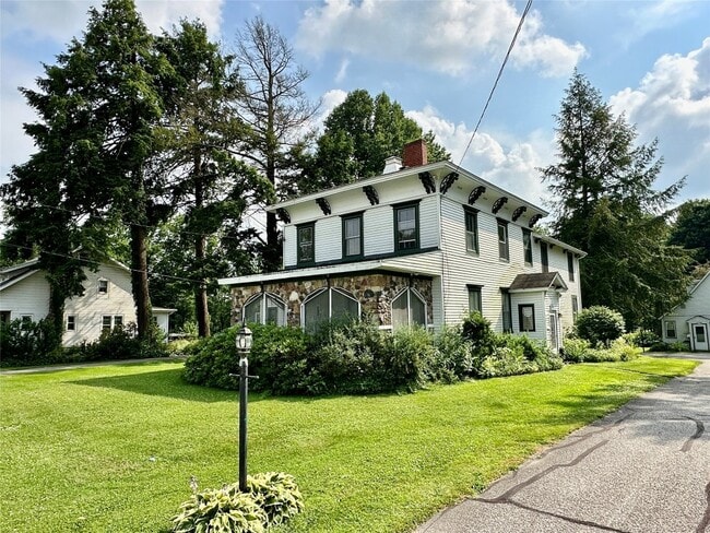 336 Meadville St in Edinboro, PA - Building Photo - Building Photo