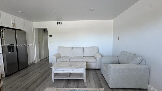 525 Meridian Ave in Miami Beach, FL - Building Photo - Building Photo