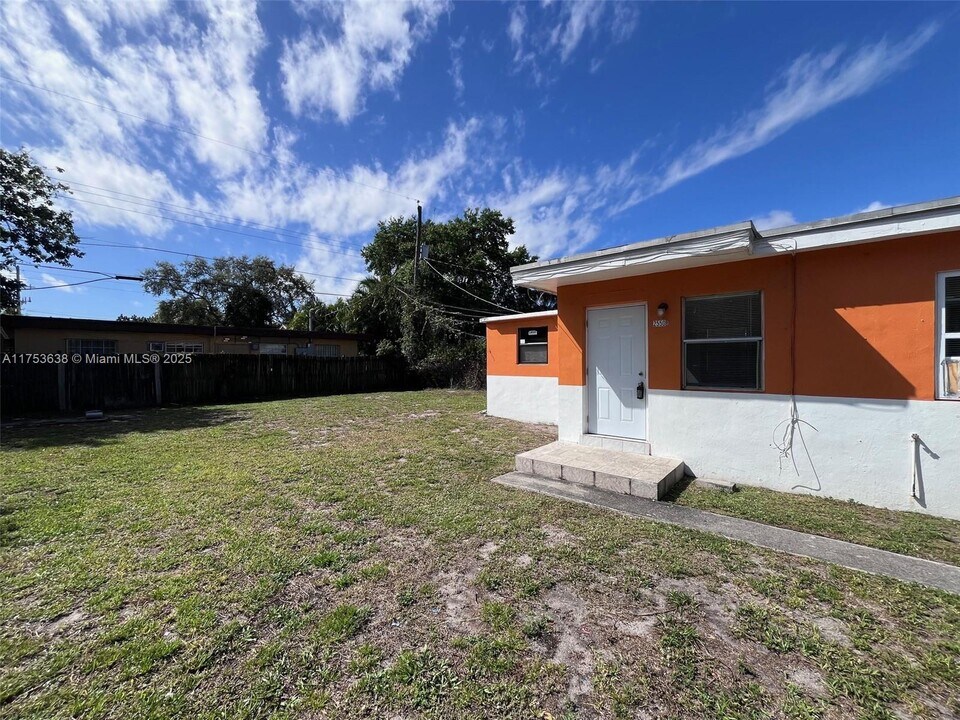 2550 York St-Unit -2 in Opa Locka, FL - Building Photo
