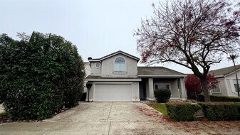 2504 Ives St in Modesto, CA - Building Photo