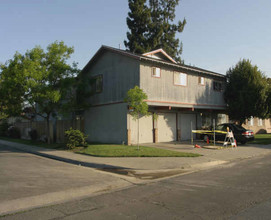 1160 Tollhouse Rd in Clovis, CA - Building Photo - Building Photo