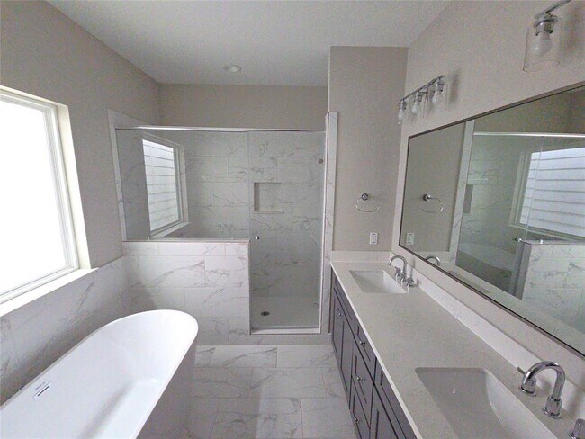 8322 Curry Rd in Houston, TX - Building Photo - Building Photo