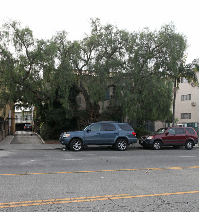 5424 Franklin Ave in Los Angeles, CA - Building Photo - Building Photo