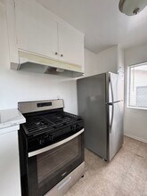 11958 Mayfield Ave in Los Angeles, CA - Building Photo - Interior Photo