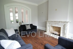 127 Ontario St in St Catharines, ON - Building Photo