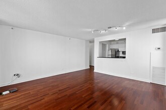 3660 N Lake Shore Dr, Unit 4410 in Chicago, IL - Building Photo - Building Photo
