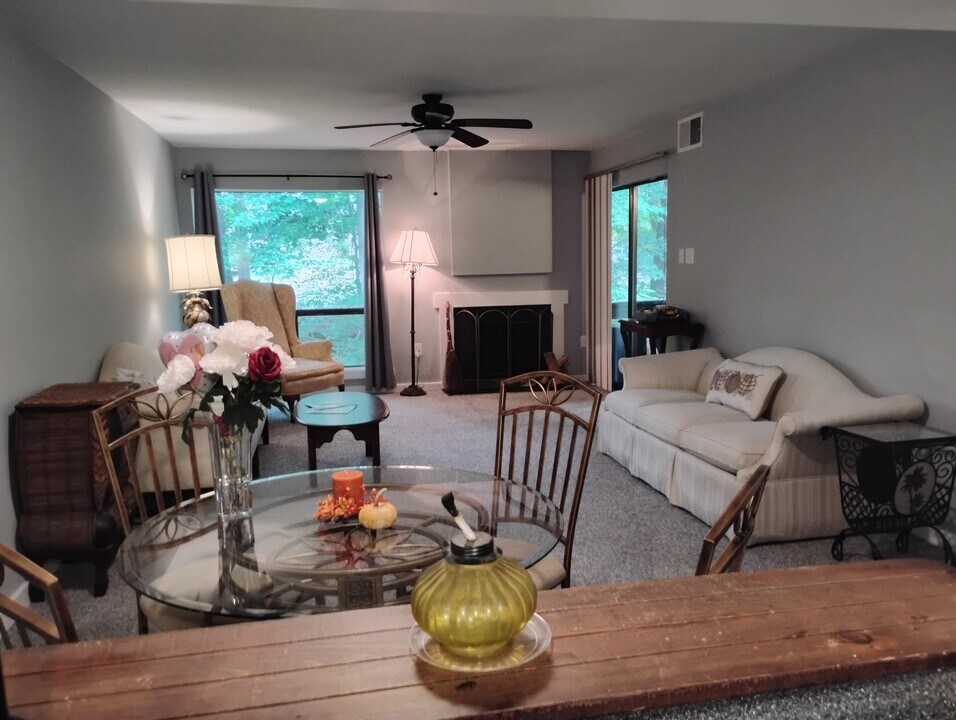 10136 Iron Mill Rd, Unit Hideaway in North Chesterfield, VA - Building Photo
