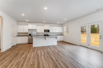 5907 Crossview Dr in Kernersville, NC - Building Photo - Building Photo