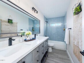 2040 E Monte Vista Rd, Unit Room 3 in Phoenix, AZ - Building Photo - Building Photo