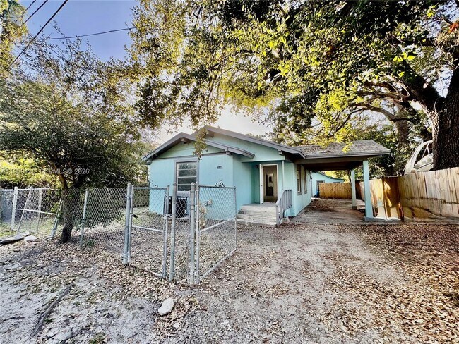 7528 NE 3rd Ct in Miami, FL - Building Photo - Building Photo