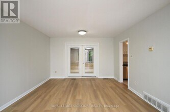 8 Birchbank Ln in Toronto, ON - Building Photo - Building Photo