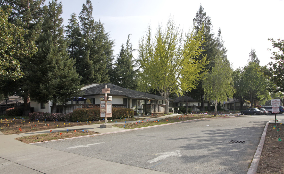 Sunset Gardens in Gilroy, CA - Building Photo