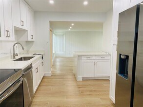 8130 SW 37th Terrace in Miami, FL - Building Photo - Building Photo