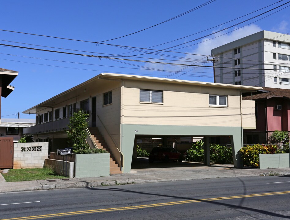 764 Mccully St in Honolulu, HI - Building Photo