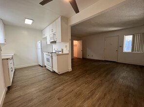5754 Hazeltine Ave in Los Angeles, CA - Building Photo - Building Photo