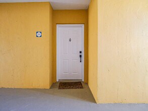 5090 Fairways Cir in Vero Beach, FL - Foto de edificio - Building Photo