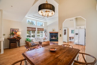 1169 Aztec in Topanga, CA - Foto de edificio - Building Photo