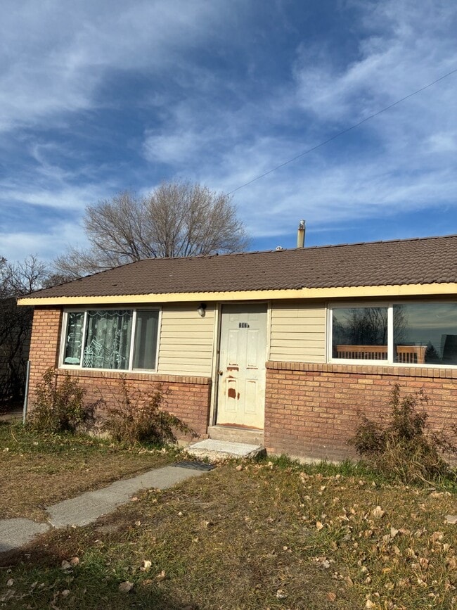 property at 202 W Lorene Ln