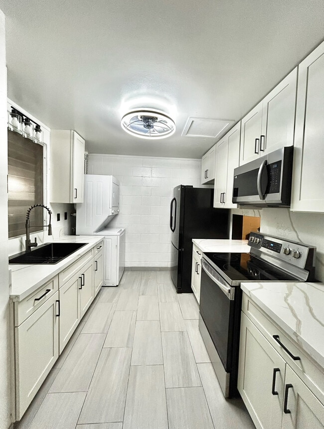 property at 925-925 North Rd