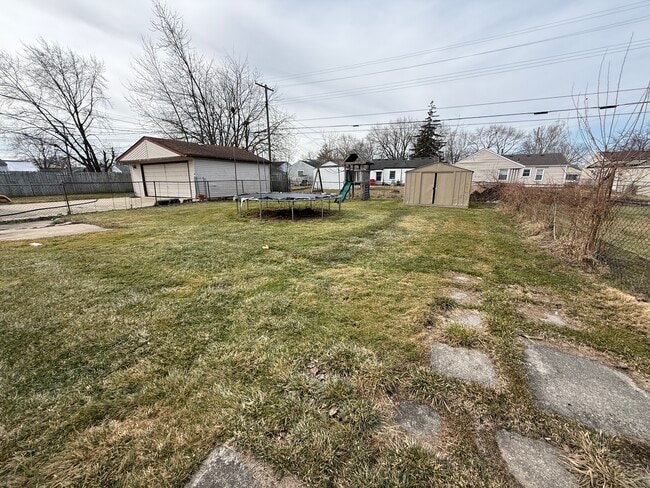 25323 Fern St in Roseville, MI - Building Photo - Building Photo