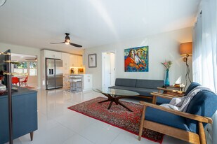 2121 Parker Ave in West Palm Beach, FL - Building Photo