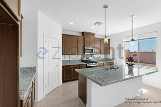 8088 Monterey Pebble Wy in Elk Grove, CA - Building Photo - Building Photo