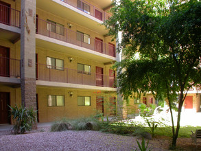 Monroe Street Abbey in Phoenix, AZ - Foto de edificio - Building Photo