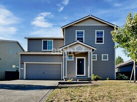 1855 Blacktail Ln in Woodland, WA - Building Photo