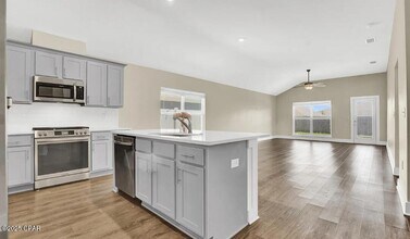 262 Bayou Bend Ln in Callaway, FL - Building Photo - Building Photo