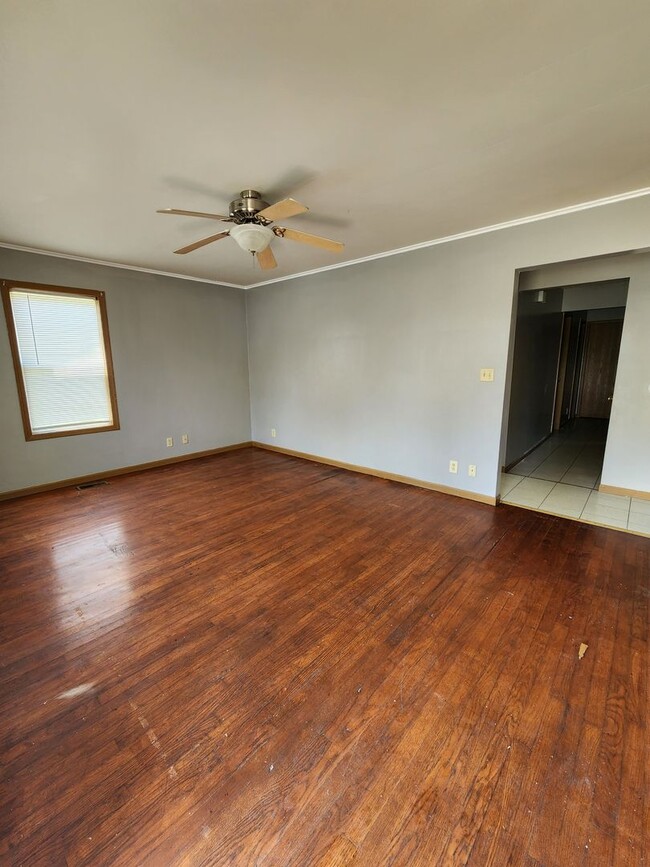 1718 12th St in Charleston, IL - Building Photo - Building Photo