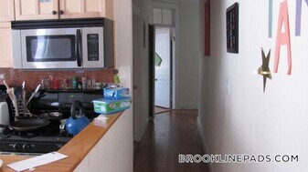 73 Thatcher St in Brookline, MA - Building Photo