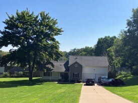 845 Hilbish Ave in Akron, OH - Building Photo