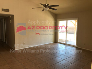 7039 W Cameron Dr in Peoria, AZ - Foto de edificio - Building Photo