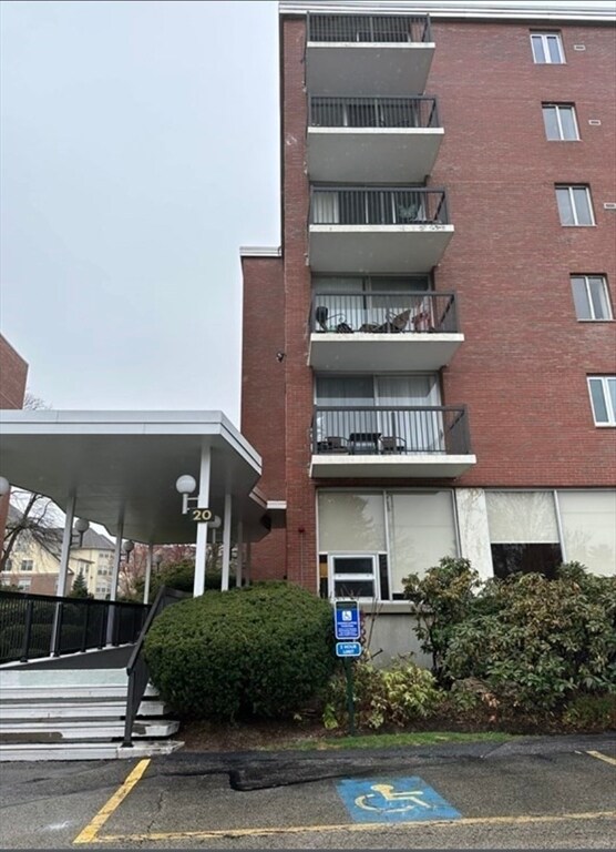 20 Hammond Pond Pkwy in Newton, MA - Building Photo - Building Photo