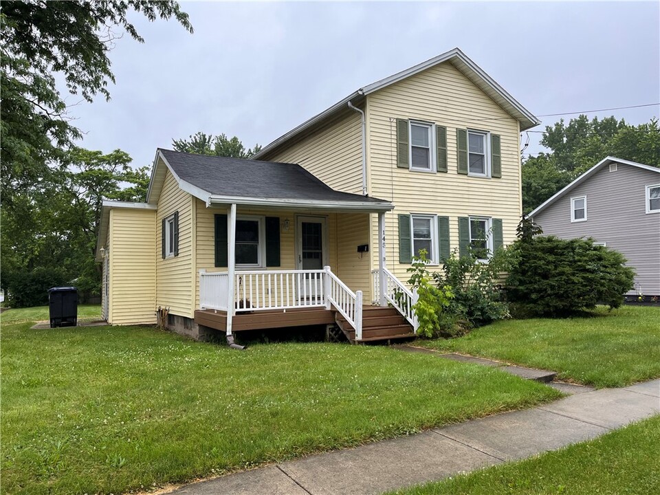 145 Tillotson St in Canandaigua, NY - Building Photo