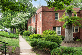 Arlington Village Condominiums in Arlington, VA - Building Photo - Building Photo