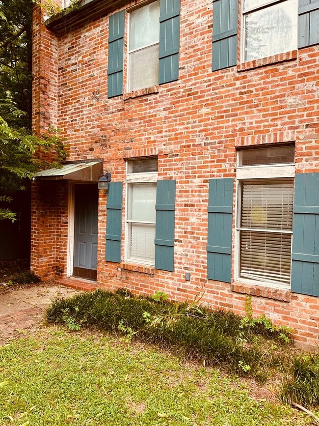 property at 949 Bayou Trace Dr