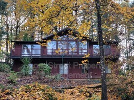 2720 NW Glenwood Dr in Corvallis, OR - Building Photo