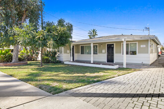 1563 Santa Ana Ave in Costa Mesa, CA - Building Photo - Building Photo