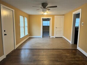 4907 Sycamore Ave in Pasadena, TX - Building Photo - Building Photo