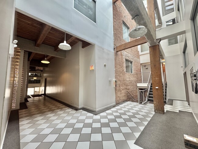 1122 W Newport Ave in Chicago, IL - Building Photo - Building Photo