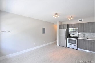 1100 10th St-Unit -7 in Miami Beach, FL - Building Photo - Building Photo