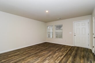 220 Grassy Meadow Ln in Statesville, NC - Building Photo - Building Photo