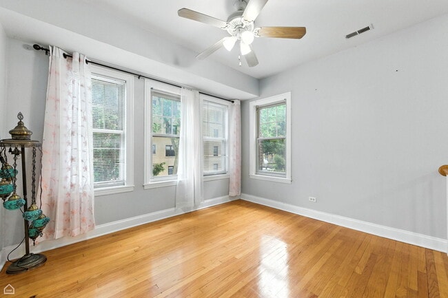 2611 W Rosemont Ave in Chicago, IL - Building Photo - Building Photo